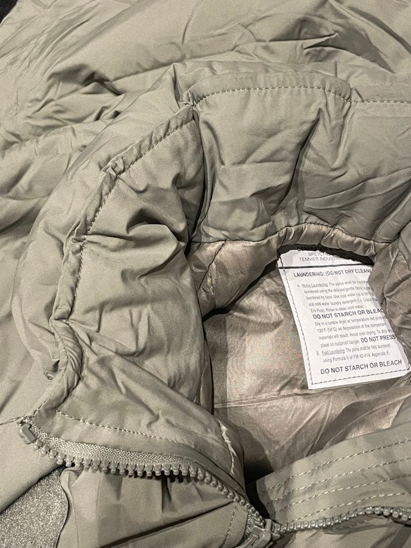 こ*へ様 【数回着用のみ】米軍実物 ECWCS LEVEL 7 L-R