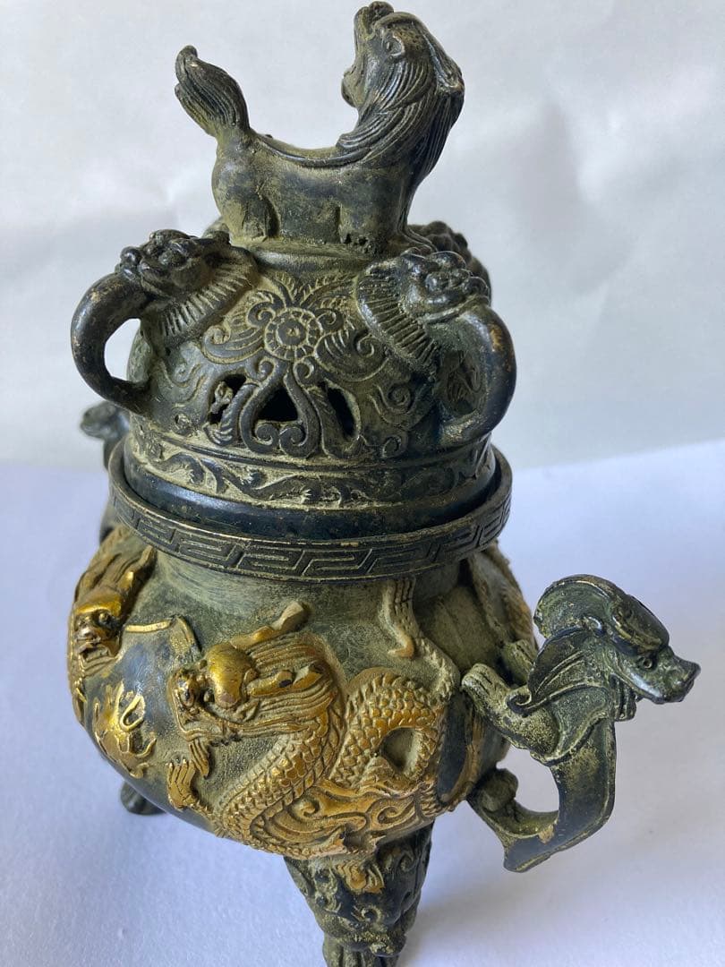 古香爐，「乾隆年製」在銘，古銅製。