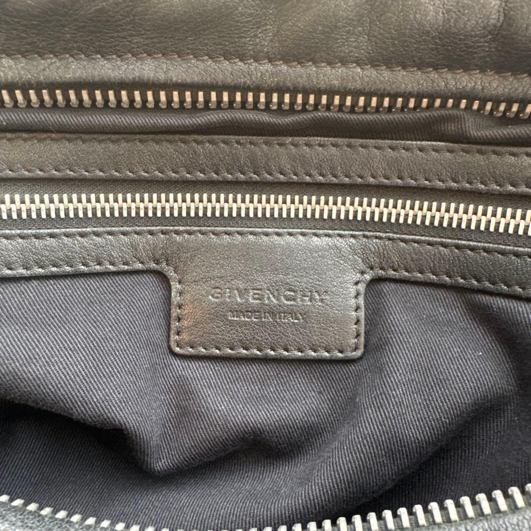 GIVENCHY ブラックレザー ショルダーバッグ
