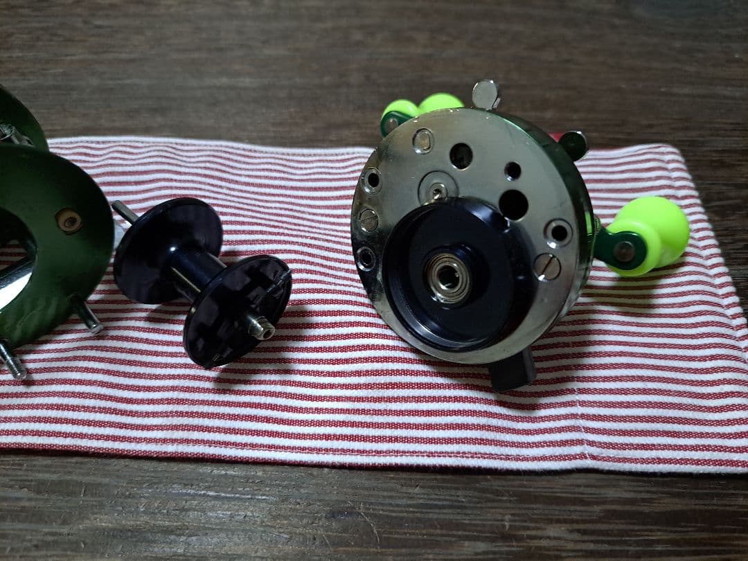 Abu ambassadeur 2500C　グリーン　サイモンシモムラ　ハンドル