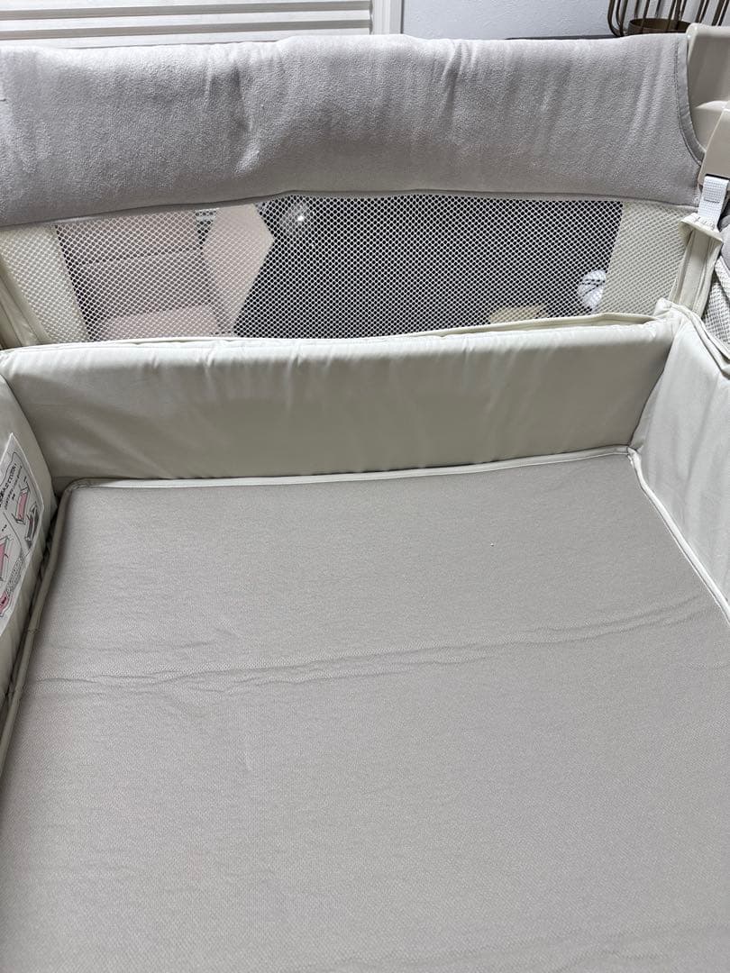 アップリカココネルエアープラスABホワイトベージュBEキャスター付きベビーベッド