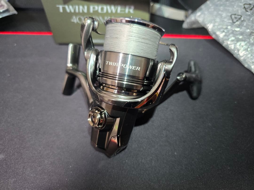 【美品】24 ツインパワー 4000MHG ◆PEラインおまけ付き◆ シマノ