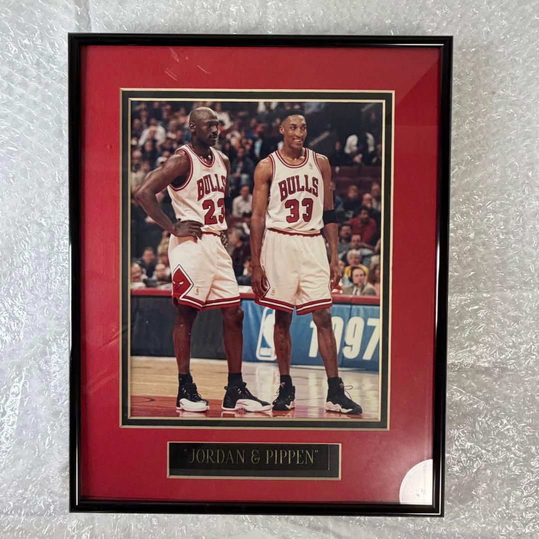 マイケル・ジョーダンとスコッティ・ピッペンのフレーム入り写真