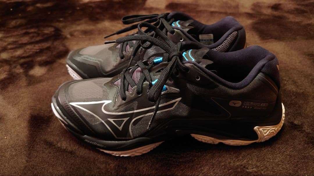 【未使用】ミズノ ウェーブライトニングZ8 バレーボールシューズ 26㎝