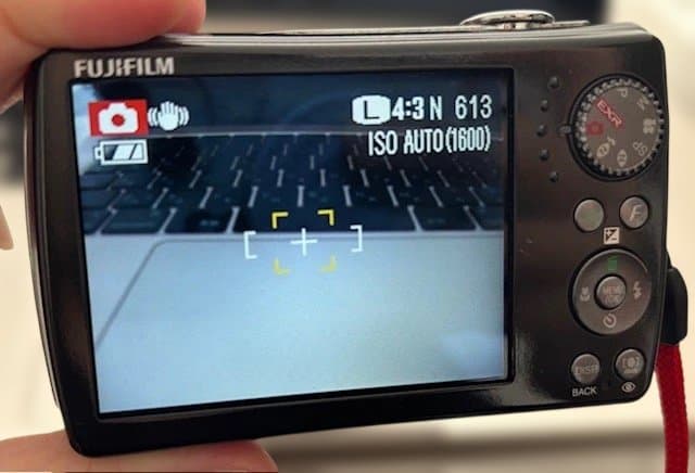 【通電確認済】FUJIFILM フジフィルム FinePix F200EXR