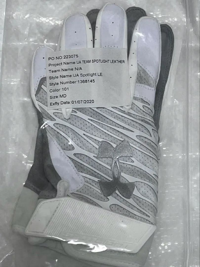 期間限定セール‼️UNDER ARMOUR SPOTLIGHT LEATHER