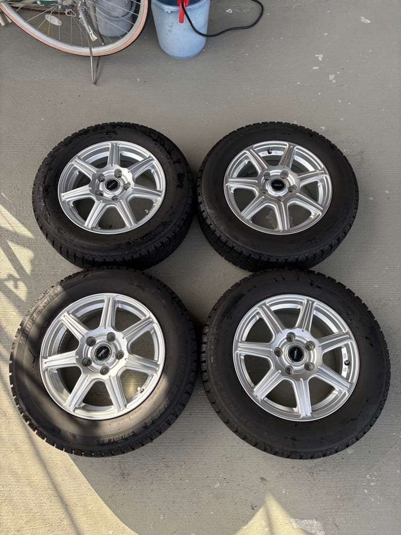 195/65R15ブリジストンスタッドレスタイヤ