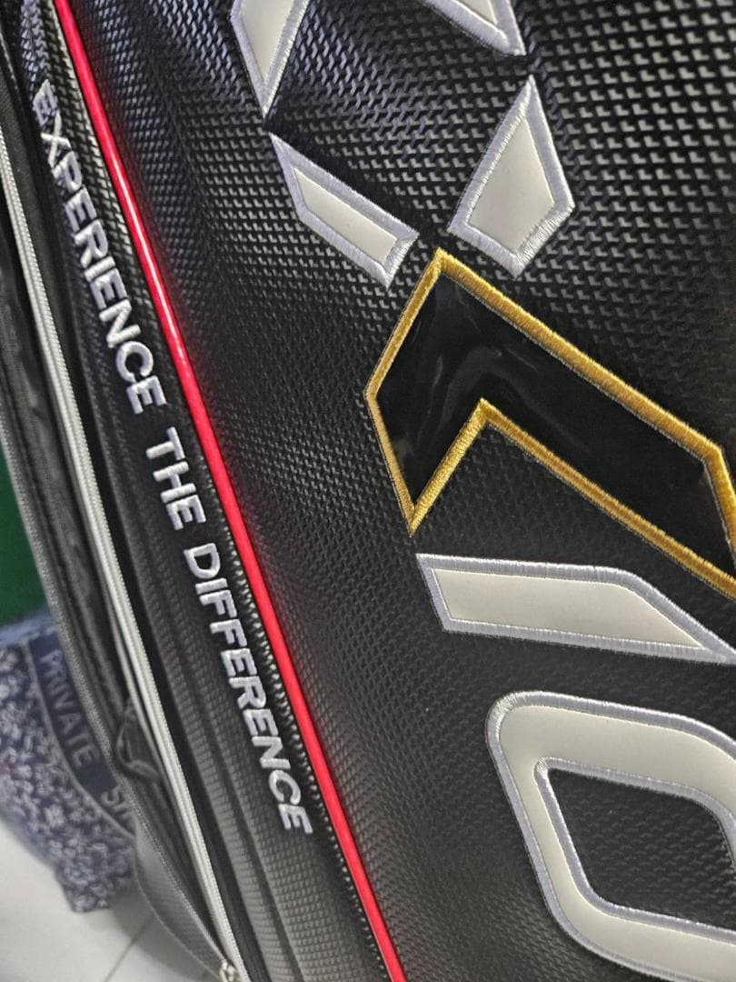 新品未使用展示品/最新XXIO ゴルフ高級キャディバッグ ブラック/レッド