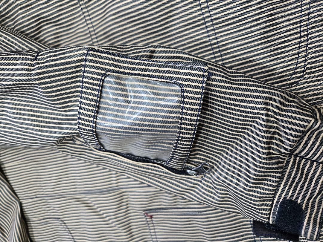 新品未使用　キスマークスキ・ボードーウェアLサイズ