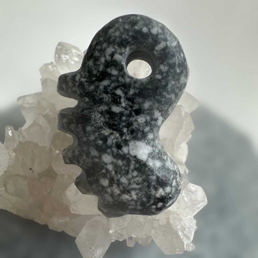 遠野の石　高波動霊石　龍神石　感謝の石　奇跡石　タテガミ勾玉　一ノ型