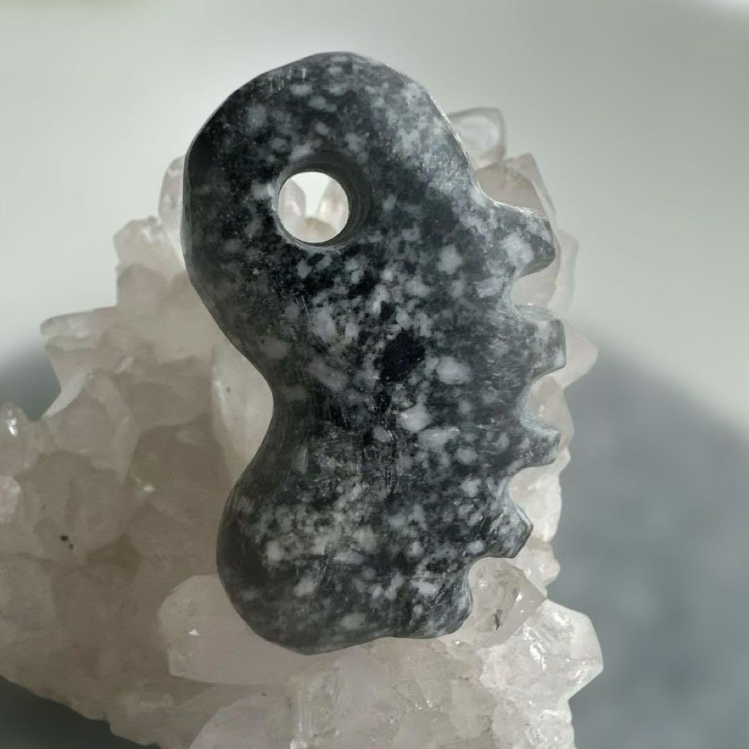 遠野の石　高波動霊石　龍神石　感謝の石　奇跡石　タテガミ勾玉　一ノ型