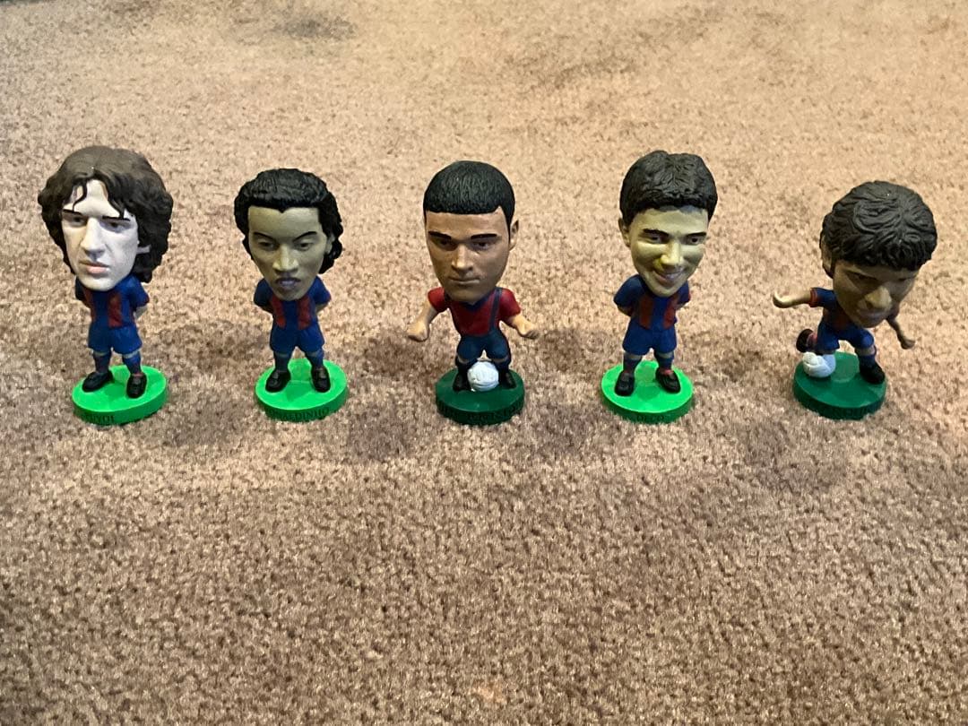 サッカーフィギュアセット　箱入り17個　ばら29体