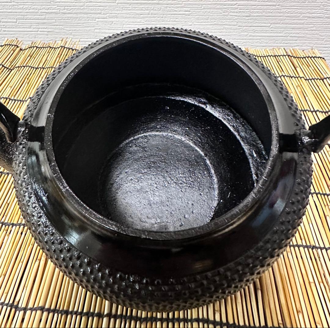 未使用品　成龍堂鋳造所 伝統工芸士 及川　齋（齋峰)造　１８型アラレ　南部鉄瓶