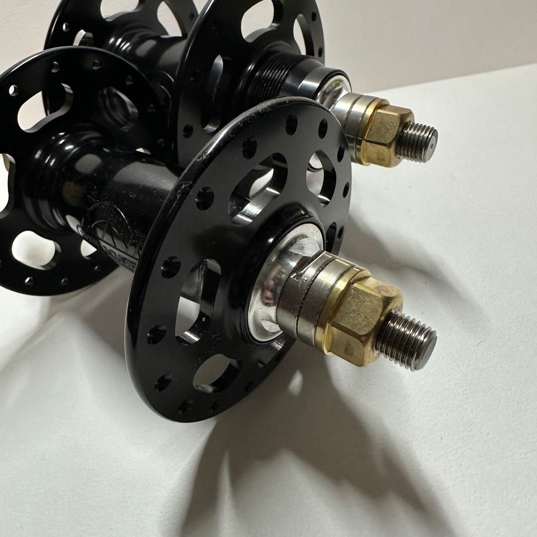 WHITE INDUSTRIES トラックハブ32ホール前後セット