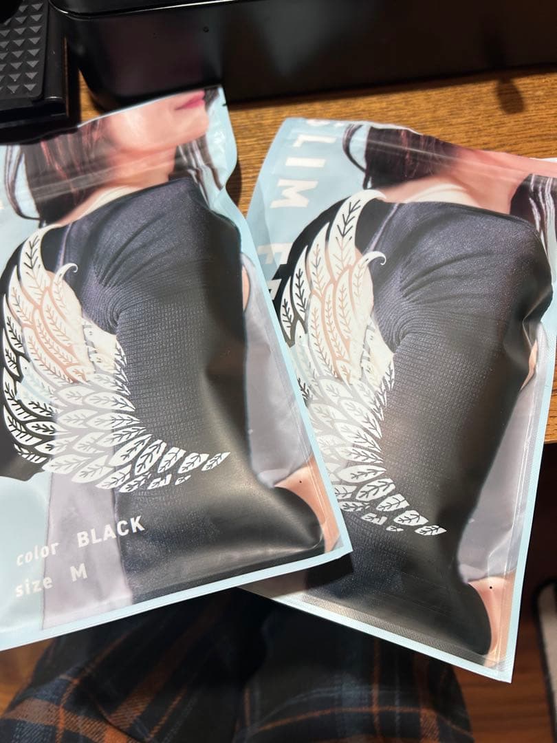 ★新品★SLIM FEATHER ブラック Mサイズ 腕用サポーター 2枚セット