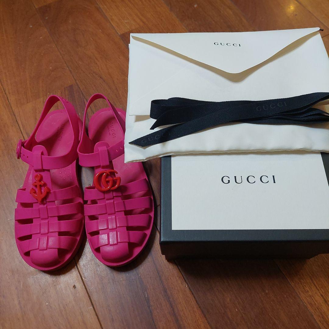 GUCCI ピンク サンダル GGロゴ付き　31サイズ