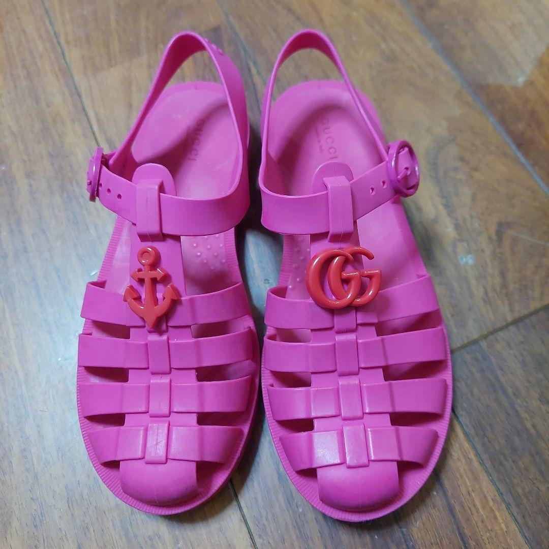 GUCCI ピンク サンダル GGロゴ付き　31サイズ
