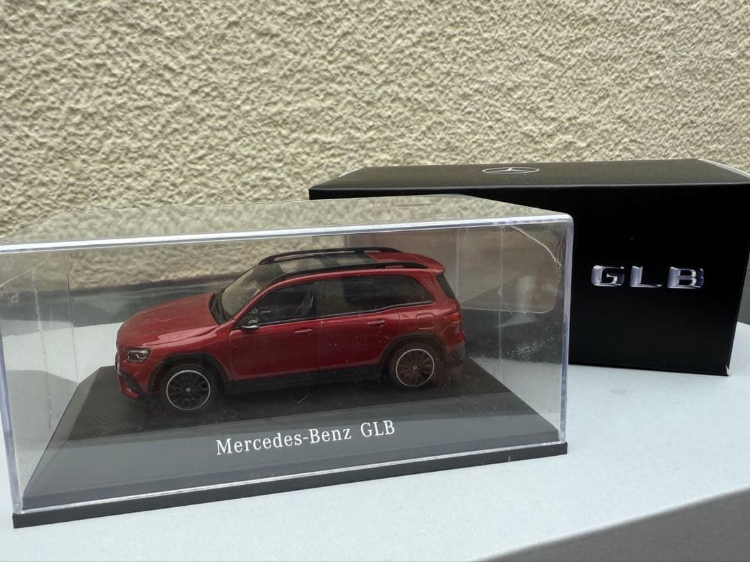 1/43 Mercedes-Benz GLBミニカー