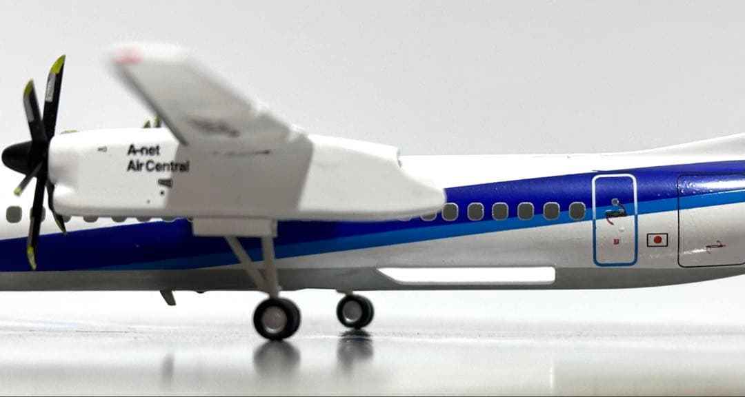 全日空商事1/200 DHC-8-400