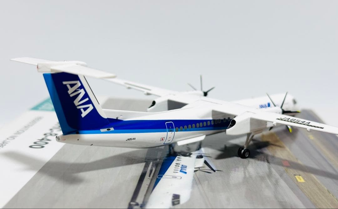 全日空商事1/200 DHC-8-400