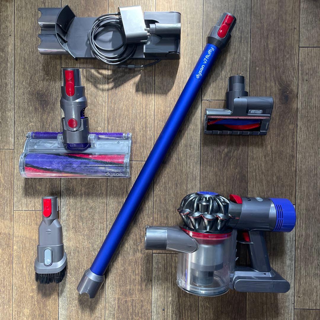 Y‼️Dyson SV11v7 クリーナー本体 充電アダプター