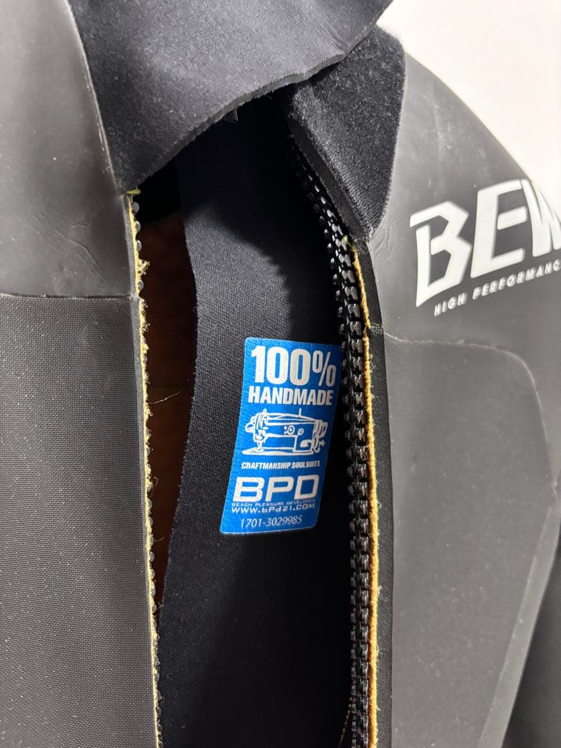 ウェットスーツ　BeWET Wetsuits