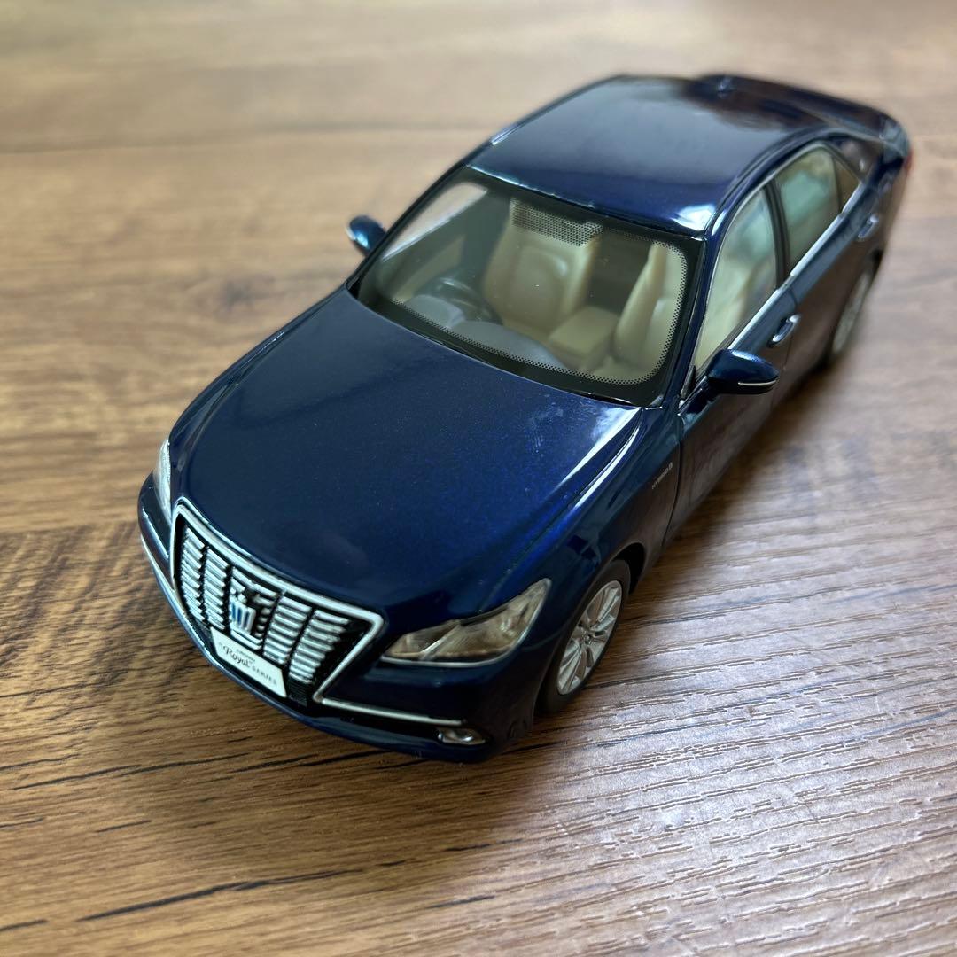 新品　非売品トヨタクラウンロイヤル サルーン　8S6 ダークブルーマイカ