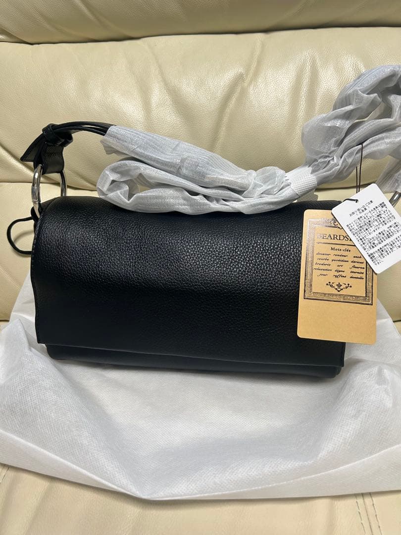 BEARDSLEY ビアズリー　レザーボディバッグ　ブラック　新品