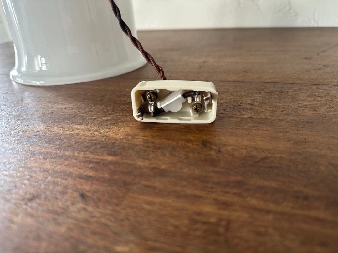 乳白ガラス　ペンダントライト　真鍮ソケット付き　 アンティーク