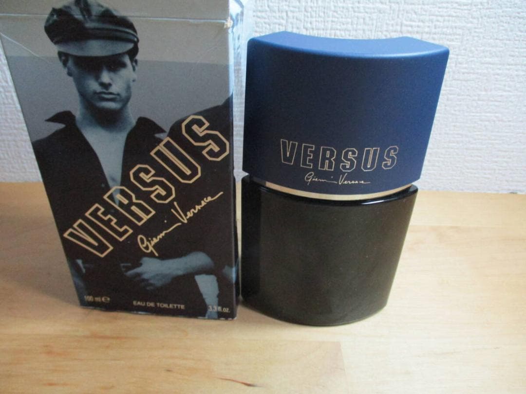 レア　ヴェルサーチ　ヴェルサス　１００ｍｌ　ＥＤＴ　未使用品