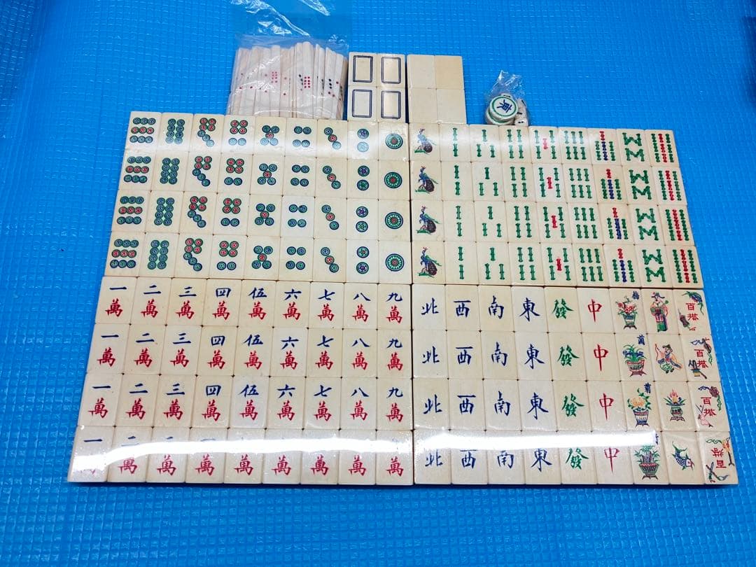 B0101)未開封　時代物　骨面竹背麻雀牌　ケース付き　麻雀約1700g