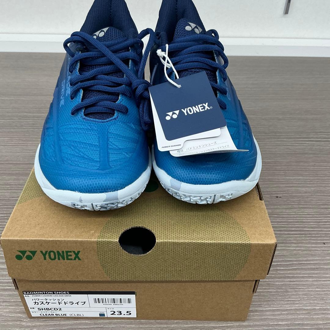 新品未使用 バドミントンシューズ カスケードドライブ 23.5センチ