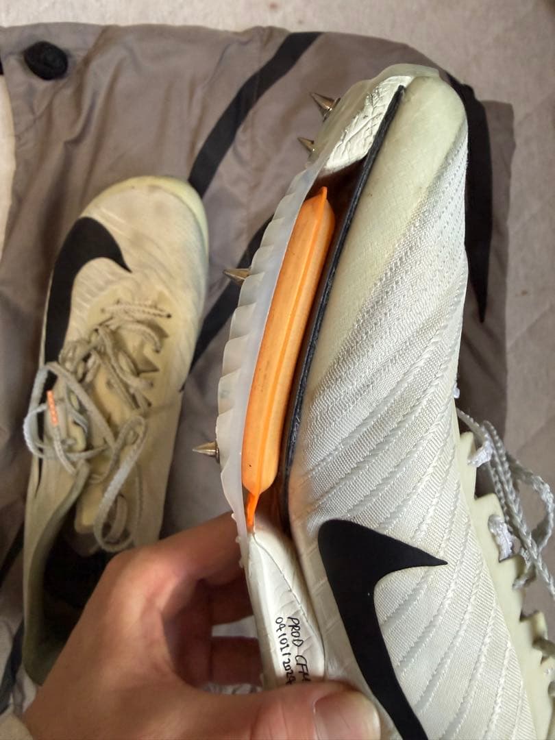 Nike マックスフライ 2 陸上スパイク　26 パンクあり