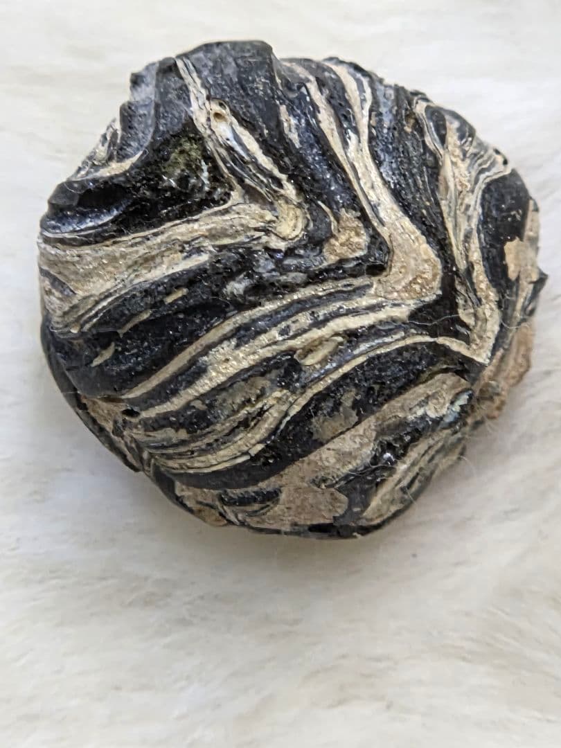 017　蜻蛉玉　枯れた感じ波状模様の古い物です！