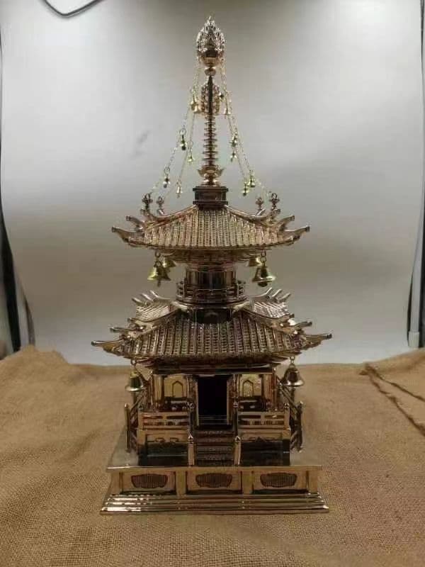 【修縁堂】多宝塔の内部のスペースは大きいです 摩尼宝経書と七宝などがいられます