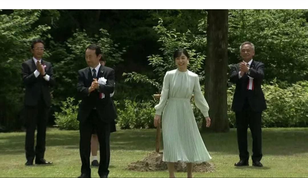 新品未使用　佳子様ワンピース ネイビーリボン付きプリーツワンピース