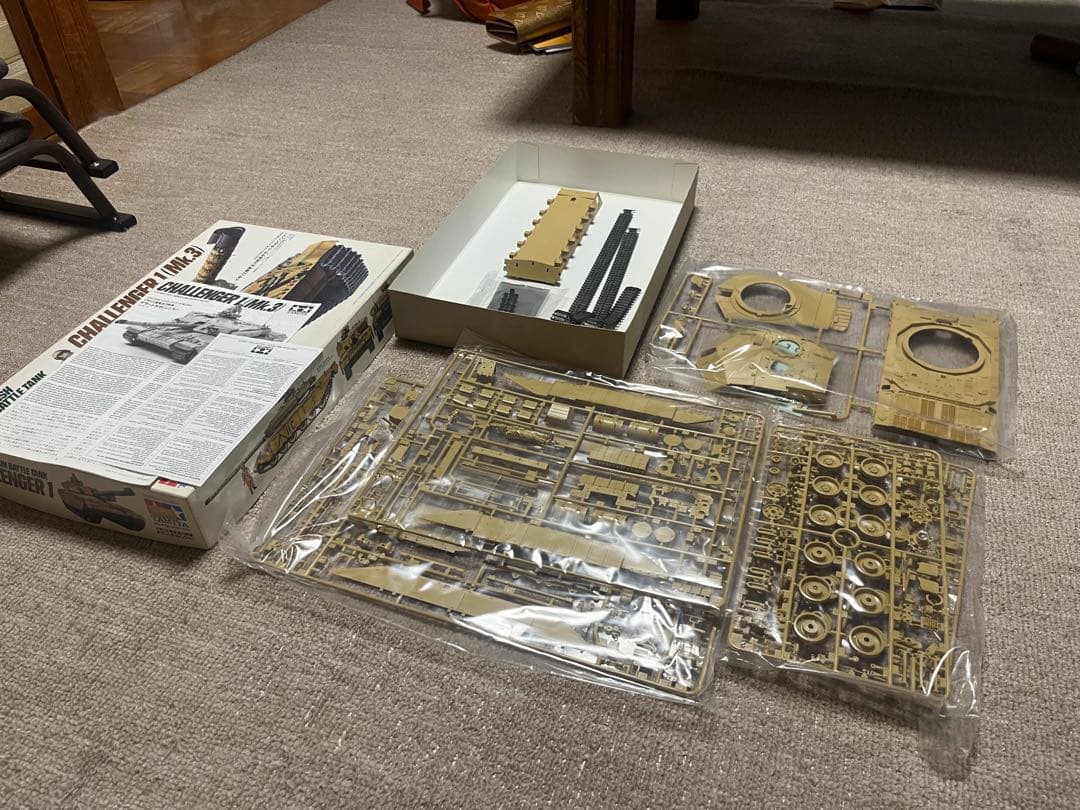 タミヤ 1/35 CHALLENGER 1 Mk.3 +歩兵セット プラモデル
