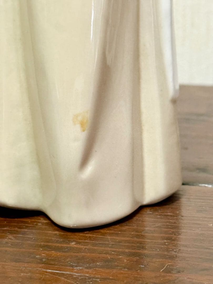 《Lladro》リヤドロ 陶器のフィギュリン ＊羊を抱いた少女　スペイン製