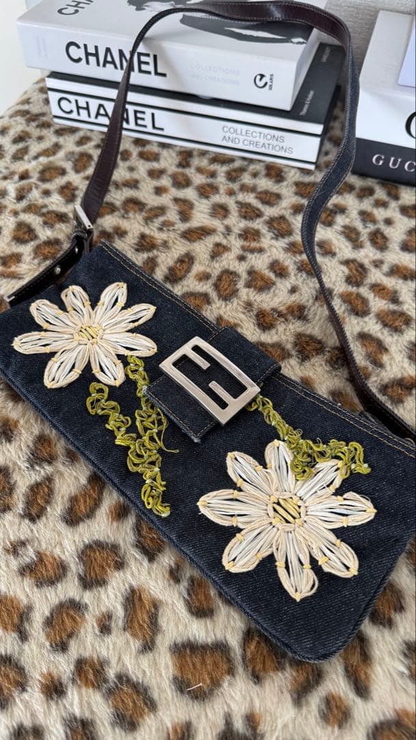 ヴォンテージFENDI花刺繍デニムボディーバッグ
