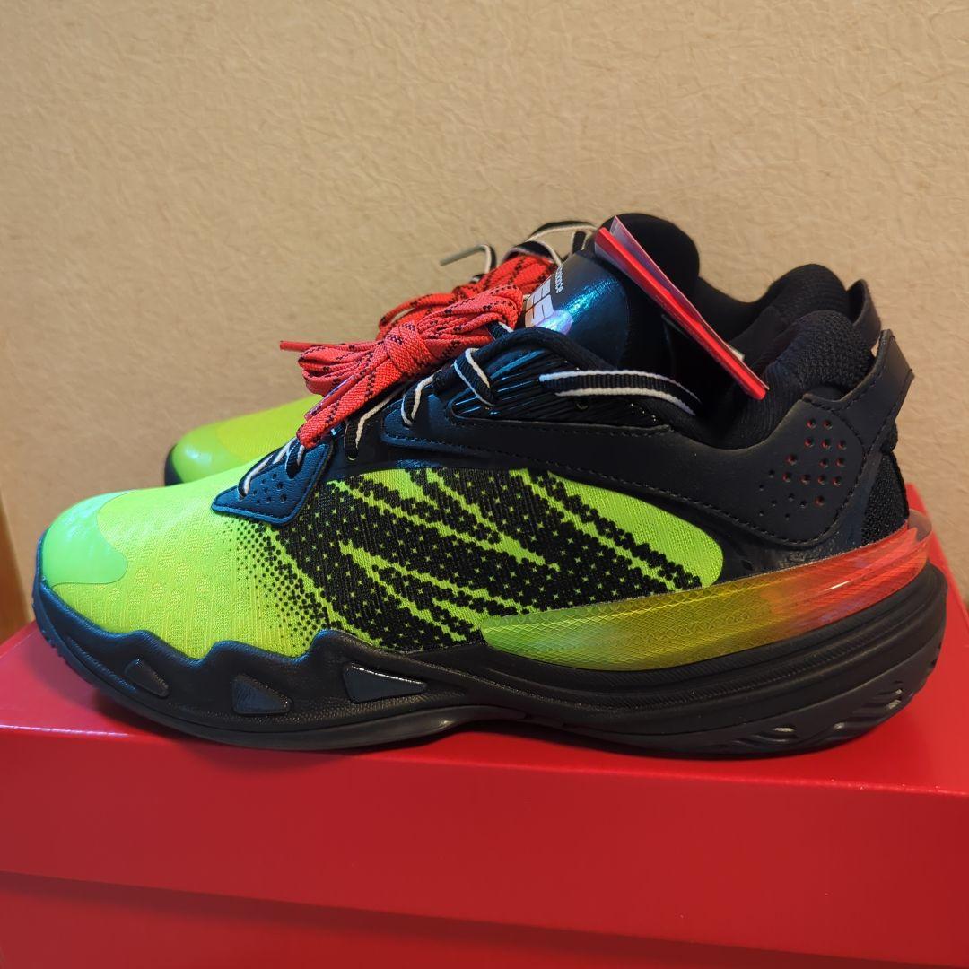 New Balance FuelCell HESI LOW v2 ニューバランス