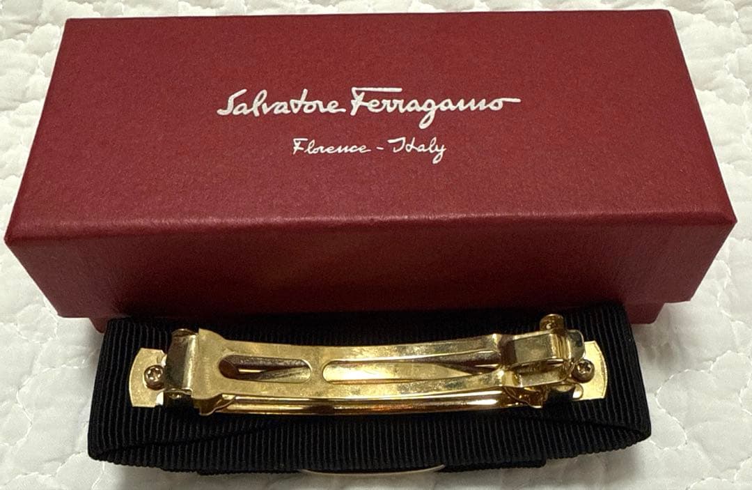 Salvatore Ferragamo リボンバレッタ