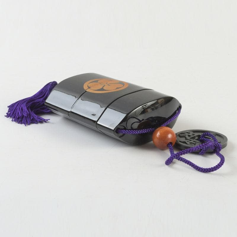 時代提げ物　黒漆　三つ葉葵蒔絵　印籠　薬入　根付　緒締め玉　C　9455