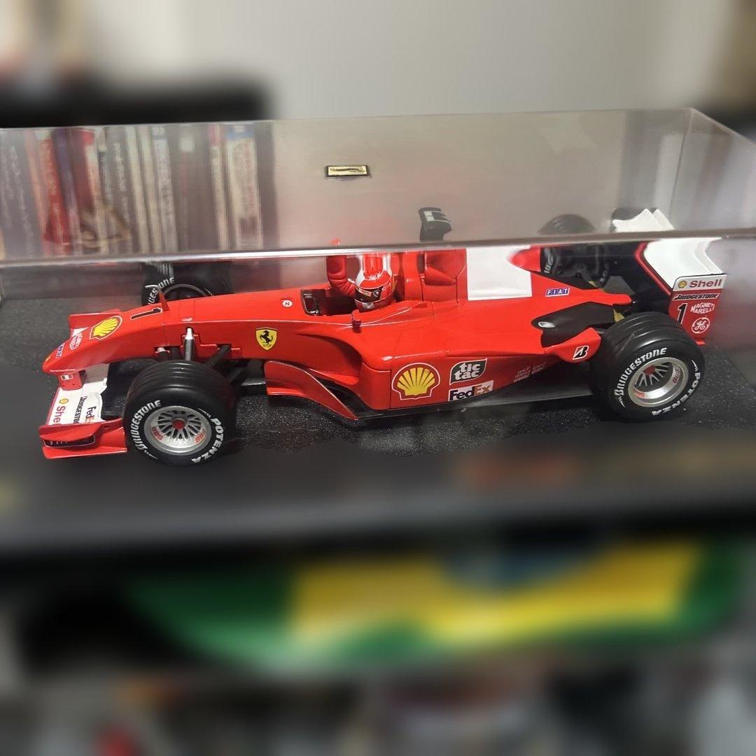 ミハエル・シューマッハ Ferrari F2001 ミニカー 1/18 限定版