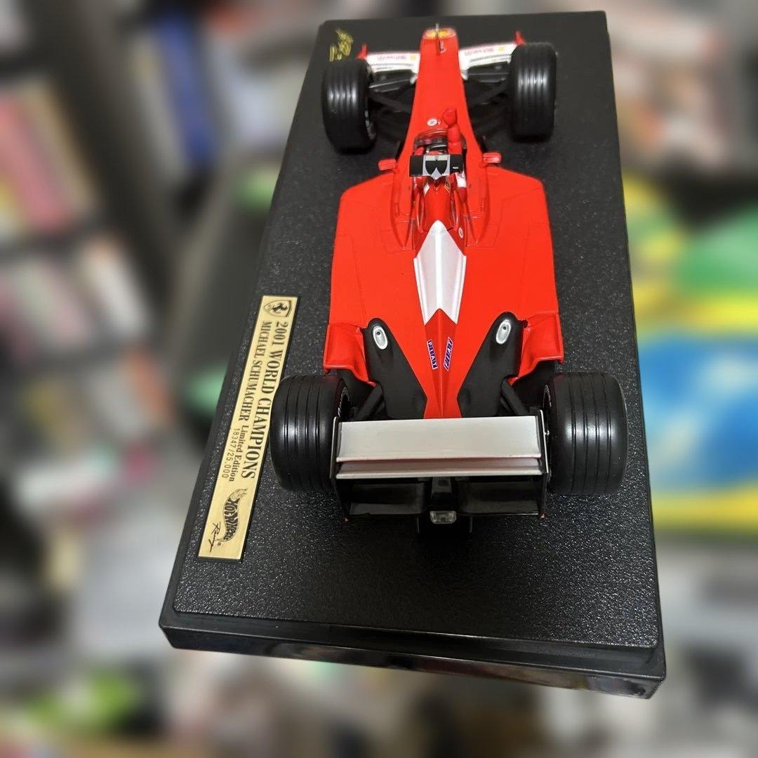 ミハエル・シューマッハ Ferrari F2001 ミニカー 1/18 限定版