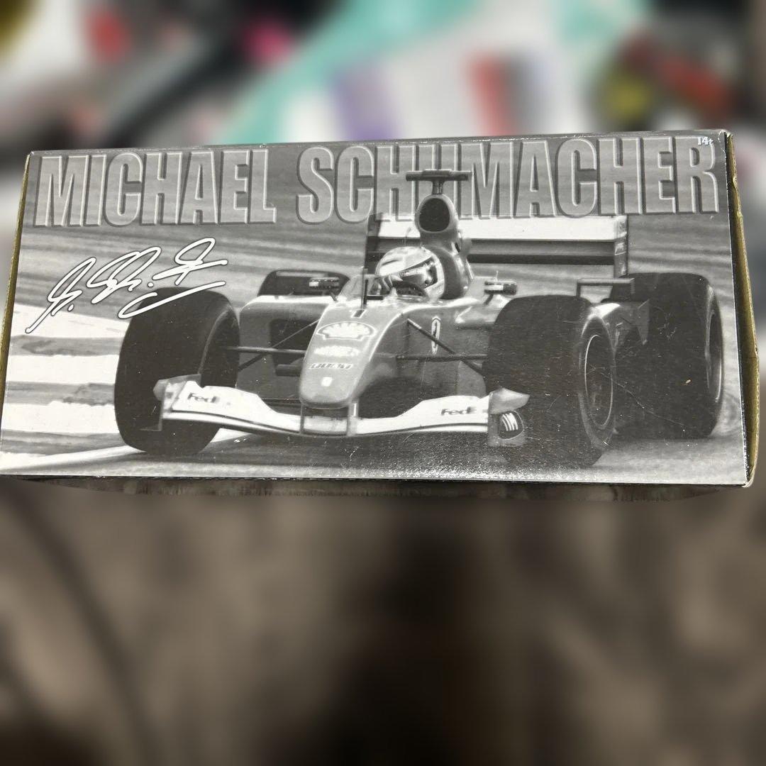 ミハエル・シューマッハ Ferrari F2001 ミニカー 1/18 限定版