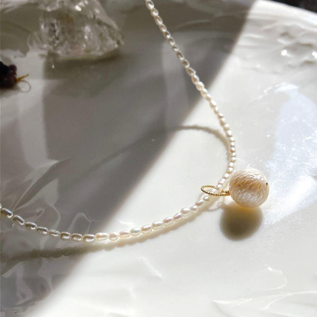桃色の雲◆ドラゴンスケールカービング✧淡水パールネックレストップ