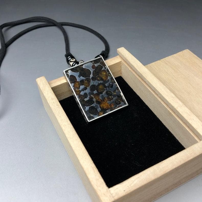 と*ん様 パラサイト隕石 　ペンダント　石鉄隕石　セリコ隕石 925銀　重さ約3