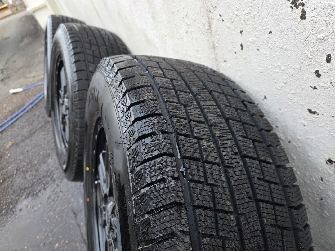 18インチ ブラック ホイールセット ランクル300 スタッドレス　2025年製