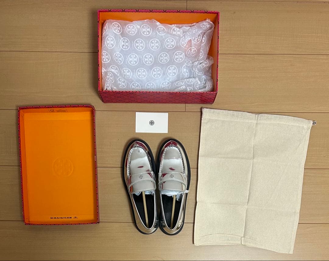 【TORY BURCH】シルバー ローファー 厚底 合成皮革