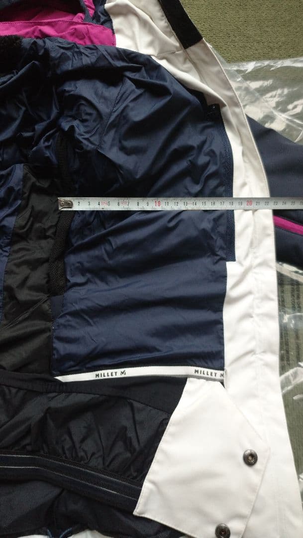 ホワイト/ネイビー フード付きスキーウェア